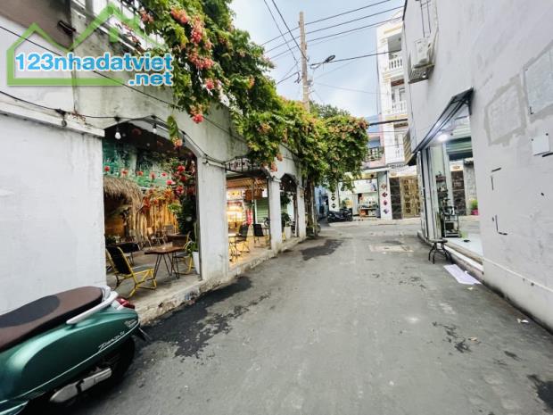 NGAY EMART PHAN HUY ÍCH🌹 48M2 - 3 TẦNG🌹 NHÀ MỚI HOÀN CÔNG ĐỦ🌹 4PN - 5WC, Nhỉnh 5 Tỷ