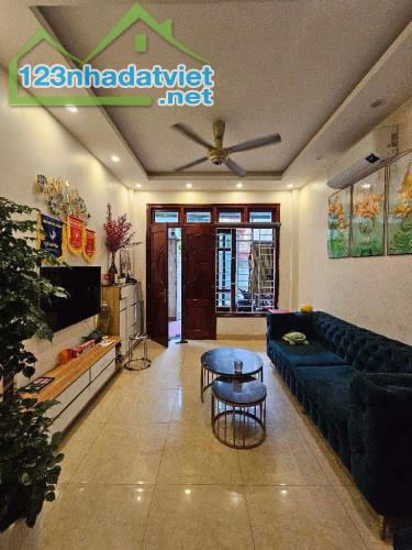 BÁN NHÀ BÁT KHỐI,Ô TÔ ĐỖ CỔNG,32m2_ Giá 4,2 Tỷ - 2