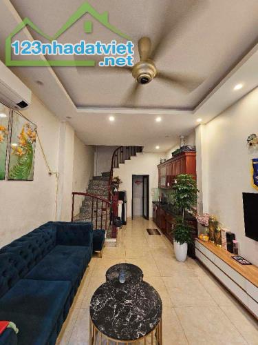 BÁN NHÀ BÁT KHỐI,Ô TÔ ĐỖ CỔNG,32m2_ Giá 4,2 Tỷ