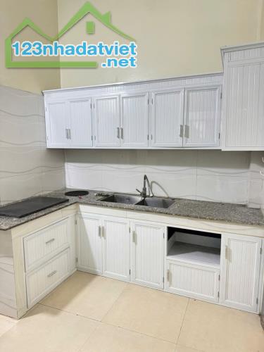 Bán nhà 2 tầng, tổ 6, Quang Minh, Mê Linh, HN. Đầy đủ tiện nghi. DT 42m, giá 3,1 tỷ. Có TL