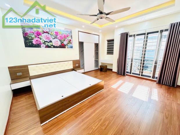 [MINH KHAI] 40m2 GIÁ chỉ 7.x tỷ NHÀ MỚi KÍNH KOONG - GẦN PHỐ -NGÕ THÔNG- FULL NỘI THẤT - 5