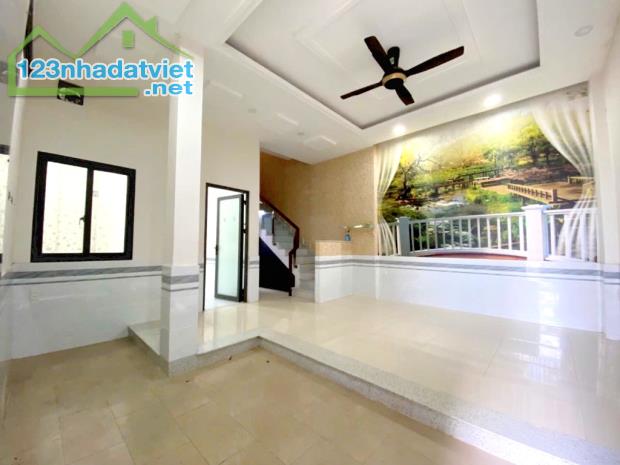 Ngang Khủng 5,5m - 55m2 - 3 PN - Hẻm Ôtô Đường Thống Nhất P16 - 2