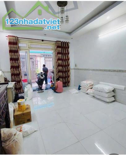 BÁN NHÀ HXH, SÁT TRƯỜNG CHINH, Q12, 80M2 x 2 TẦNG, NHỈNH 4 TỶ