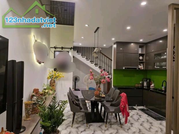 TRÊN 10 TỶ NHÀ PHỐ NGUYỄN KHÁNH TOÀN, CG-Ô TÔ VÀO NHÀ-Ở VĂN PHÒNG-DT 40M-7T-THANG MÁY - 3