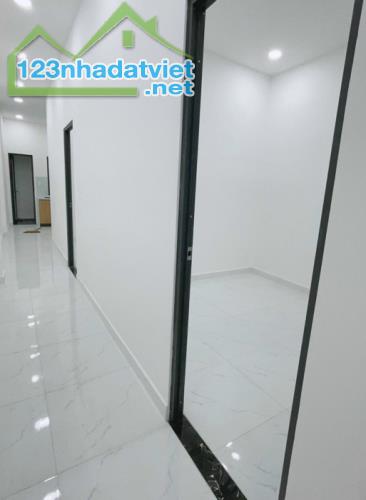 BÁN NHÀ MẶT TIỀN ĐƯỜNG ĐỐI DIỆN VẠN PHÚC CITY 70M2 x ngang 4m CHỈ hơn 3 tỷ có lương lượng - 1