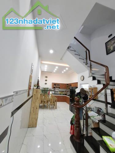 ✨ Nhà phố 3 lầu, giá chỉ 5,55 tỷ – Gần chợ Gò Xoài, tiện ích đủ đầy! 🏠 - 1