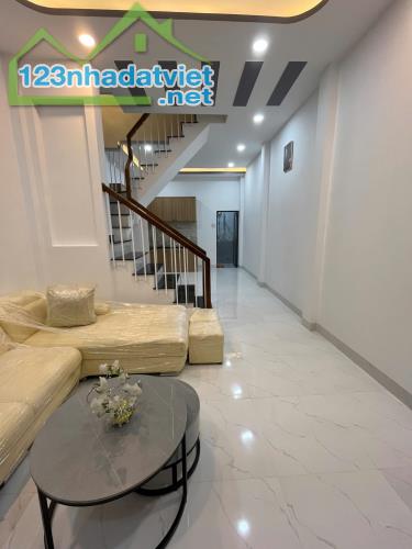 Nhà 2 tầng đường Hoà Trung - Vĩnh Hoà,Nha Trang. 💰Giá : 2tỷ250