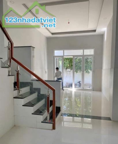 Bán nhà trệt, 3 lầu, 4PN (4x15m) liền kề Phú Mỹ Hưng chỉ 7.9tỷ (TL) - 1