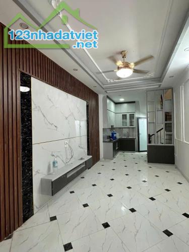 Siêu Phẩm! VIP Tây Sơn - Đống Đa, 64m2"5T, 20M ô tô, KD, ngõ thông 360 độ, sầm uất, nhỉnh - 2