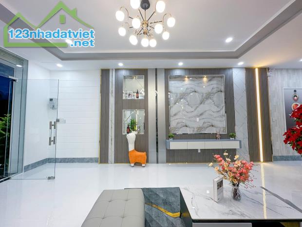 BÁN NHÀ ĐẸP GIÁ TỐT 1 TRỆT 2 LẦU HIỆN ĐẠI FULL NỘI THẤT ĐƯỜNG D6 KDC HỒNG LOAN - 4