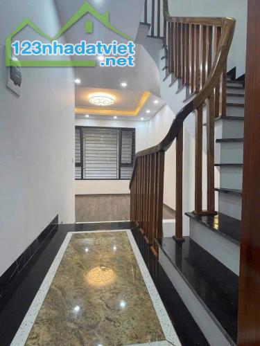 Hơn 7 tỷ 42m2 5 tầng nhà mới ở ngay Trung tâm Quận Hà Đông OTo đỗ cổng. - 1