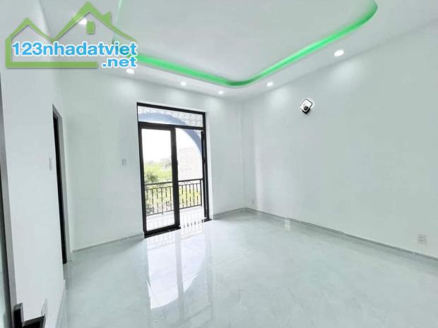 Ngân Hàng Thanh Lý Bán Gấp Nhà Lầu 100m2 thổ cư 100% - Gần Trạm Thu Phí Bửu Long