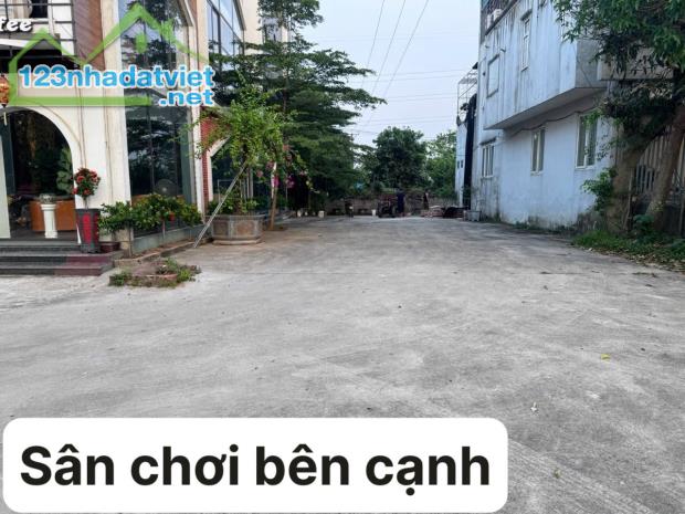 NHÀ 3 TẦNG 120M MẶT PHỐ CHÍNH THỊ TRẤN ĐÔNG ANH  KINH DOANH VỈA HÈ ĐẸP NHƯ PHỐ .. GIÁ T 5T