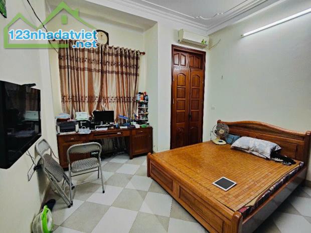 Bán nhà phố Quang Trung, La Khê, Hà Đông, diện tích 40m2, 4 tầng, giá 8,08 tỷ, 30m ra phố. - 2