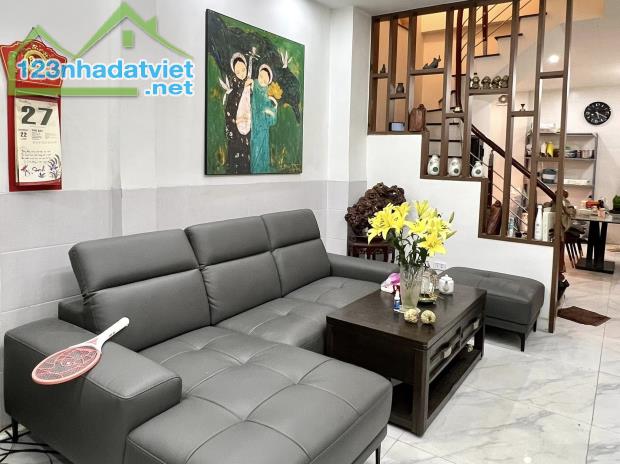 NHÀ ĐẸP ĐỘI CẤN - Ô TÔ THOẢI MÁI - NGÕ NÔNG RỘNG THẲNG - 4 TẦNG KIÊN CỐ  - CHỈ VIỆC Ở NGAY - 5