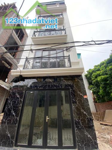 ĐÃ HIẾM LẠI CÒN HOT NHÀ 35M2X5 TẦNG Ô TÔ NGỦ TRONG NHÀ CHỈ 4TY NGAY GIÁP YÊN NGHĨA HÀ ĐÔNG