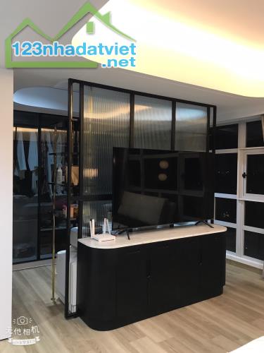 Bán CHCC Happy Valley, DT 116m2, TK 2PN, 2WC, Nội thất cao cấp, ô xe hơi hầm, giá 7,5 tỷ