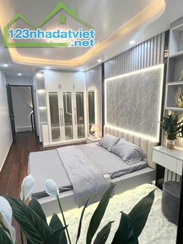 Khâm Thiên dưới 6 Tỷ, Diện Tích 30m2, 4 tầng , Mặt Tiền 32m2, giá 5,98 tỷ Đống Đa - 3