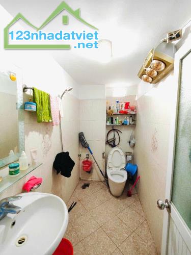 Bán nhà gần phố Tô Hiệu, Hà Đông, 32m2, 3 tầng, Ô tô đỗ cửa, ngõ thông, giá 6,6 tỷ - 4