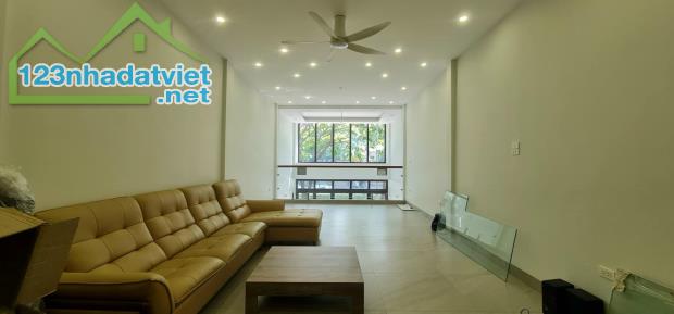 Bán nhà mặt phố Ba Đình kinh doanh sầm uất- khu vực nhiều văn phòng cty 82m 4T 27,8ty