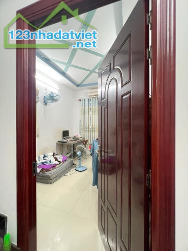 Nhà 3 tầng hẻm 141 Tám Danh P4Q8. Giá 4,2 tỷ TL - 2