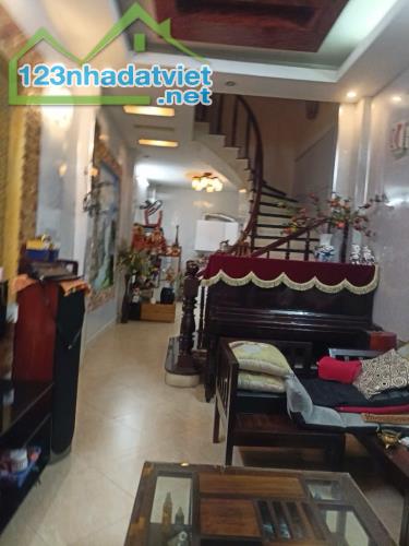 NHÀ 325 KIM NGƯU - NGÕ NÔNG THÔNG - Ô TÔ ĐỖ CỬA - VỊ TRÍ ĐẸP - DÂN TRÍ CAO - 46M2 - 8.2 TỶ