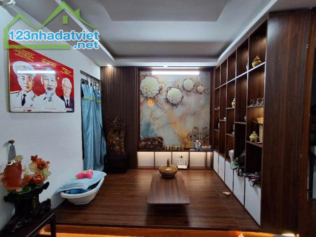 NHÀ ĐẸP HOÀNG MAI - Ô TÔ ĐỖ CỔNG 42M2 - CHỈ 5,7 TỶ