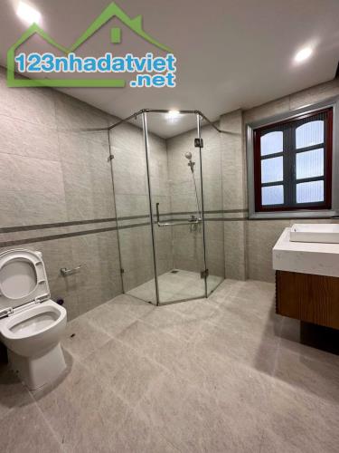 Phân lô Hoàng Cầu, 110m2*4TMT10m, vỉa hè rộng, cách quận Ủy Đống Đa, cách hồ 100m, 40 tỷ - 5