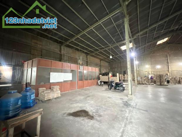 Cho thuê xưởng 1700m2 giá rẻ chỉ 17triệu /tháng