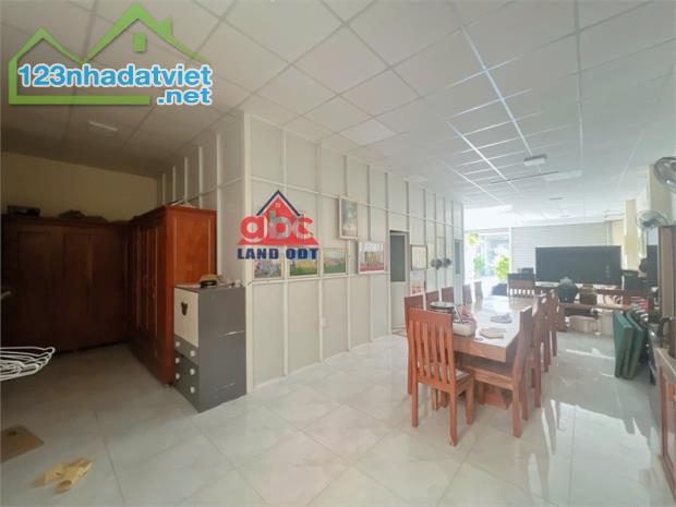 NP995 nhà phố ngang 8m, vị trí thuận lợi kinh doanh showroom đồ gỗ nội thất - 1