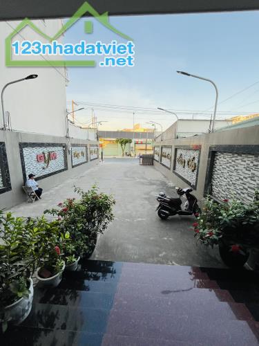 🏘️🚘BÁN TÒA NHÀ MẶT TIỀN KINH DOANH LÊ VĂN KHƯƠNG - HIỆP THÀNH Q12 - 7 TẦNG, THANG MÁY -