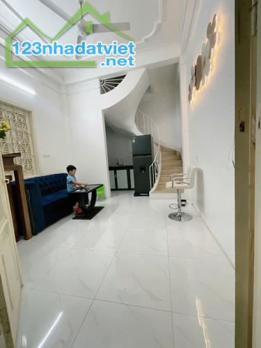 CHO THUÊ  Ở HỘ GIA ĐÌNH NGÕ VĂN HƯƠNG 4 TẦNG, 30M2, 2 N, 2 WC, 12 TRIỆU