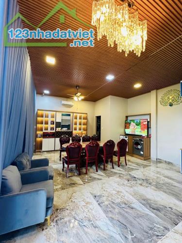 Villa đẹp như hình chỉ 9,6tỷ Thạnh Xuân 14, Q12, giáp Gò Vấp. DT 275m, ngang 6,7m, HXH 8m - 3