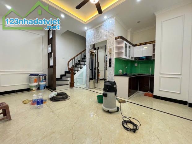 Bán nhà PHỐ NGỌC LÂM - View Hồ Tai Trâu - Full nội thất cao cấp – 33m – 5 tầng – Nhỉnh 7