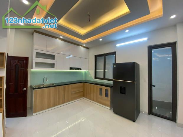 Bán nhà Mỹ Đình ở cực sướng, vị trí vip 20m ra mặt phố Nguyễn Hoàng, 46m2 vuông đẹp - 1