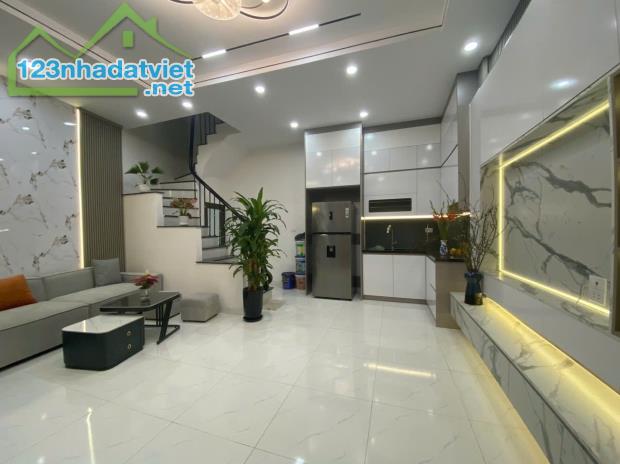 Đừng Bỏ Qua cơ hội sở hữu Ngôi nhà 5 tầng 40m2 tại ngõ Hòa Bình Hai Bà Trưng