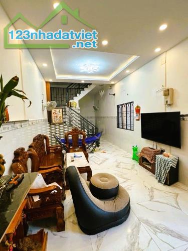 2 TẦNG Ở LIỀN - DT 44M2 (4 x 11) - ÔTÔ SÁT NHÀ - HOÀNG HOA THÁM - BÌNH THẠNH. - 1