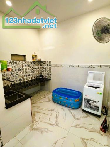 2 TẦNG Ở LIỀN - DT 44M2 (4 x 11) - ÔTÔ SÁT NHÀ - HOÀNG HOA THÁM - BÌNH THẠNH. - 2