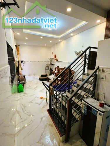 2 TẦNG Ở LIỀN - DT 44M2 (4 x 11) - ÔTÔ SÁT NHÀ - HOÀNG HOA THÁM - BÌNH THẠNH. - 3