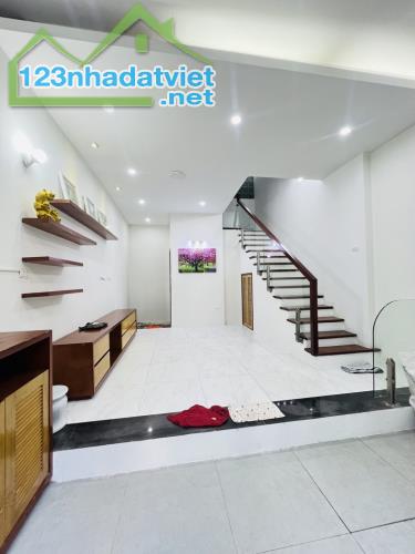 🏠    Chính chủ bán nhà 5T,10m ô tô tránh, 30m2,tại ngõ Kim Giang,Thanh Liệt, giá 5.95 tỷ - 1