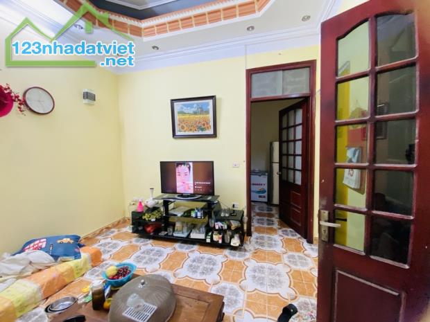 Bán Nhà Đẹp Kim Giang, Thanh Liệt, 3T, 3 bước ô tô đỗ,46m², Chỉ 6.9 Tỷ - Sổ Đỏ Chính chủ