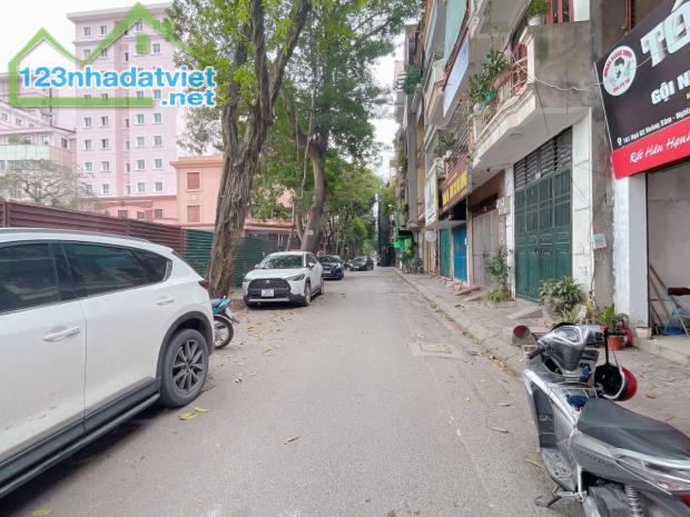 Bán nhà Hồ Từng Mậu 168m2 – MT 10m – Ô tô tránh trước nhà – Kinh doanh tốt – 28,5 tỷ .