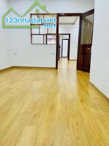 Bán nhà Thanh Xuân Bắc, ô tô đỗ cửa, 74m2, 3 phòng ngủ, 2WC, view trường học; 2,95 tỷ - 1