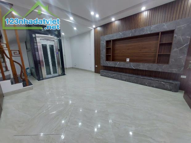 Bán Nhà Ngõ 12 Phố Bồ Đề, Long Biên, 40m2, 6 Tầng, Thang Máy, Full Nội Thất, Giá 8 Tỷ hơn - 1