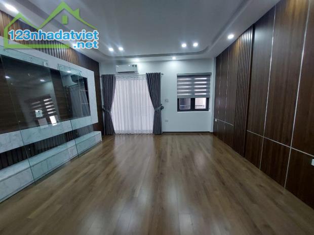 Bán Nhà Ngõ 12 Phố Bồ Đề, Long Biên, 40m2, 6 Tầng, Thang Máy, Full Nội Thất, Giá 8 Tỷ hơn - 2