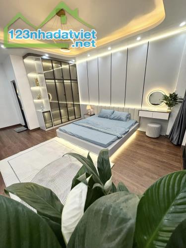 VÂN ĐỒN HAI BÀ TRƯNG KHÔNG LỖI PHONG THỦY 30M RA PHỐ Ô TÔ BA GÁC ĐỖ CỬA 52m2 4 TẦNG 6,5 TỶ - 2