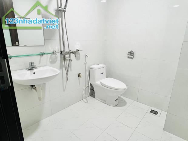 Bán nhà phố Hào Nam, mới đẹp, ngõ thông kinh doanh, 2 mặt thoáng, 35m2, 5 tầng.