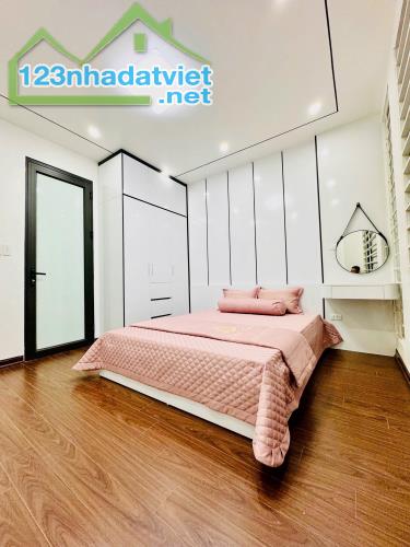 Nhỉnh 6 tỷ, Nhà Vũ Trọng Phụng, 25m2X5T, 10m ra phố, Thoáng trước sau, Ngõ thông