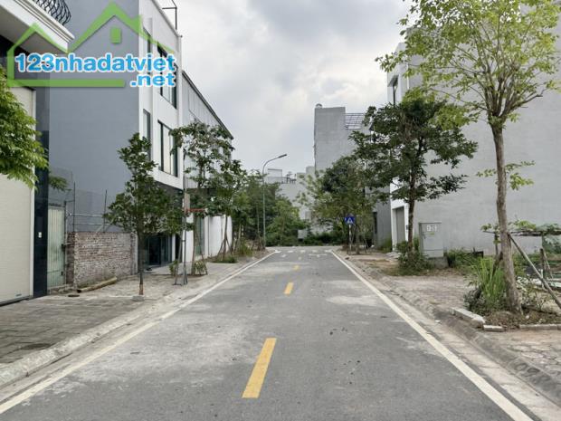 Chính chủ bán 85m2 đất Thượng Thanh, Long Biên. Đường phân lô, gần đường 40m, view siêu th - 2