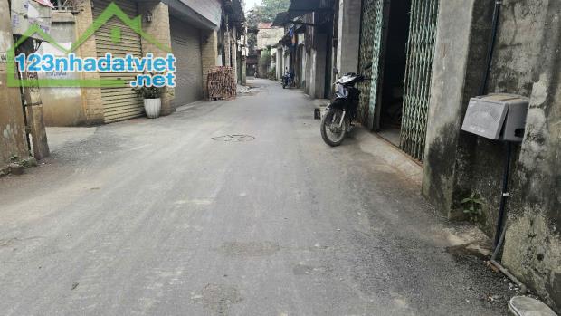 MỞ BÁN LÔ ĐẤt  Dt : 60m mặt tiền 4 m 
 Vị trí : Kim Thiều Phù Khê 
Từ Sơn Bắc Ninh

 30m - 1